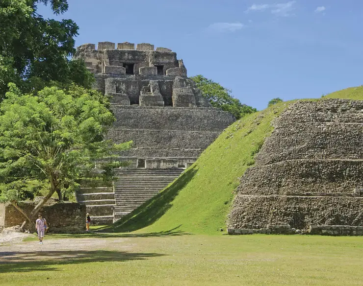 belice express xunantunich
